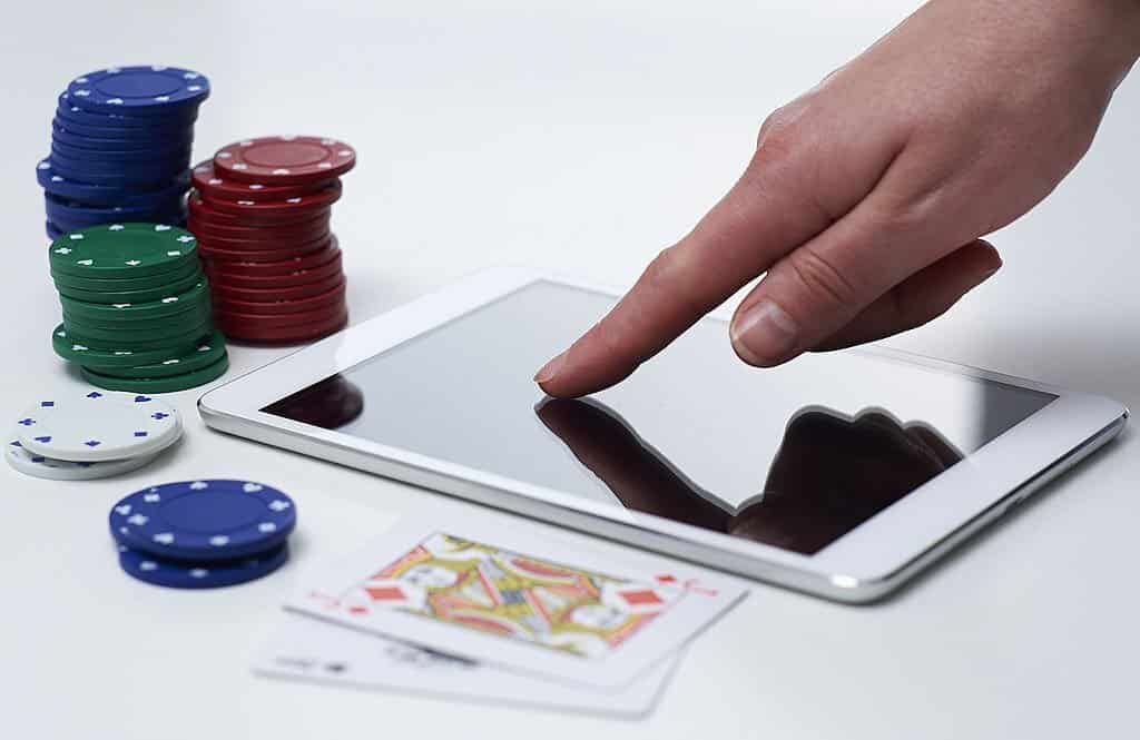 Hand betting on tablet computer